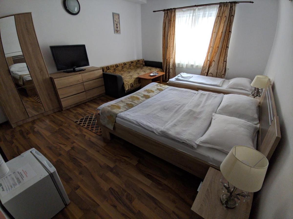 Pension Casa Samurai บราชอฟ ภายนอก รูปภาพ